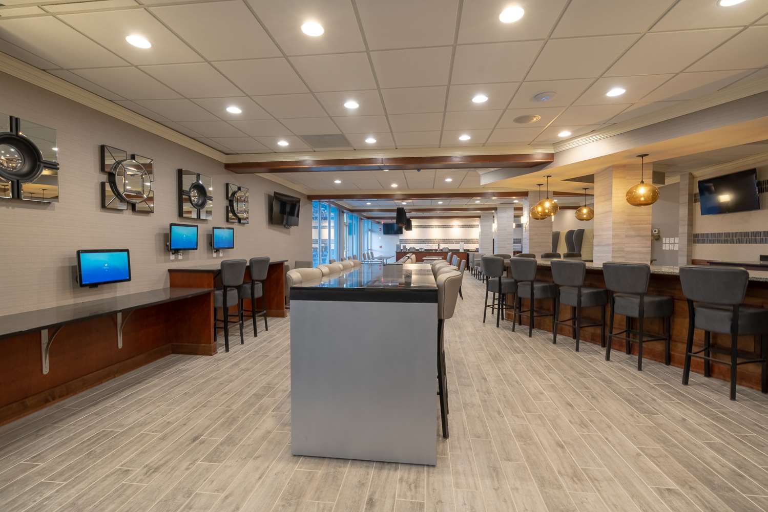 Best Western Premier Airport/Expo Center Hotel 21/23