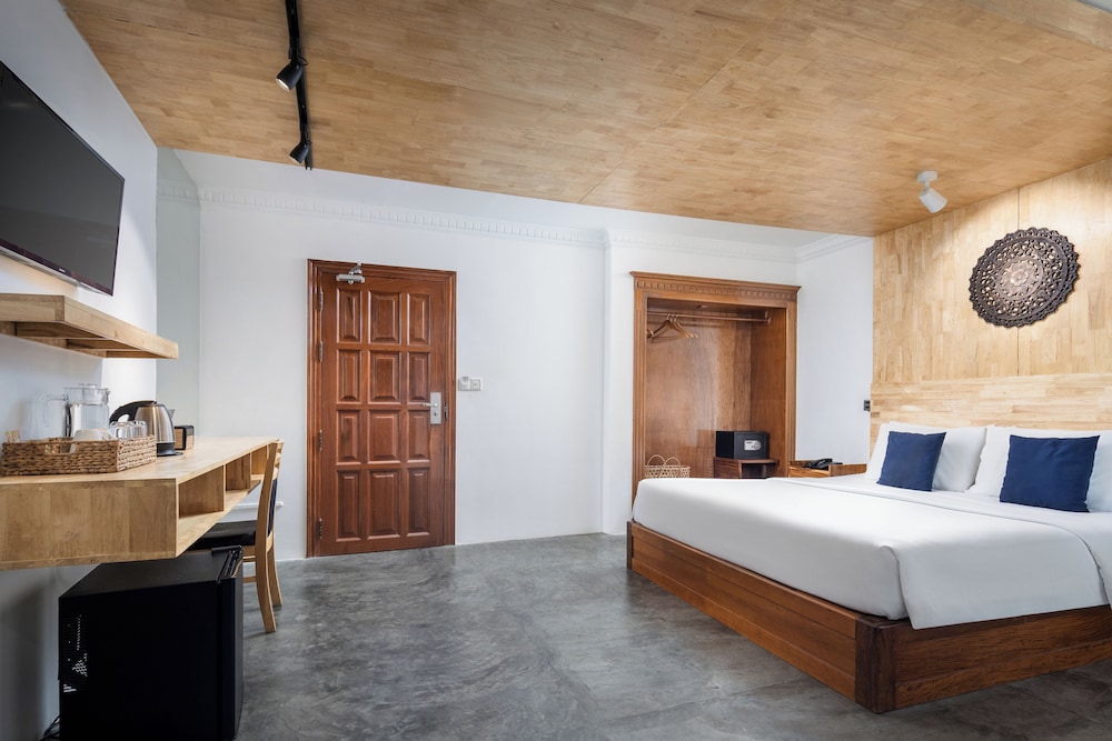 Deluxe, Queen Bed, City View, Pacific Hotel 5/10