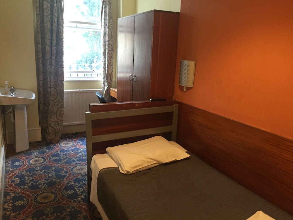Gresham Hotel 35/50
