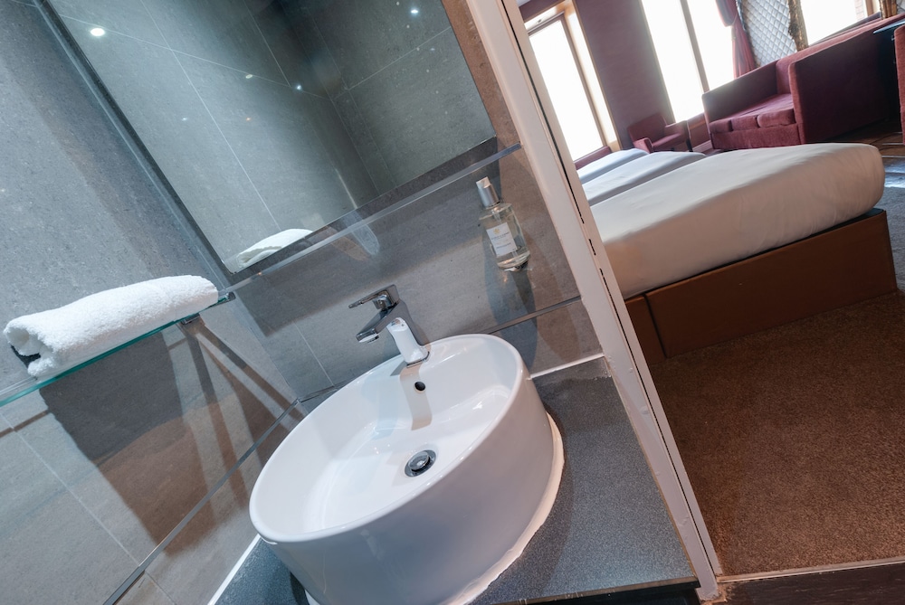 Signature Living Apart Hotel 49/57