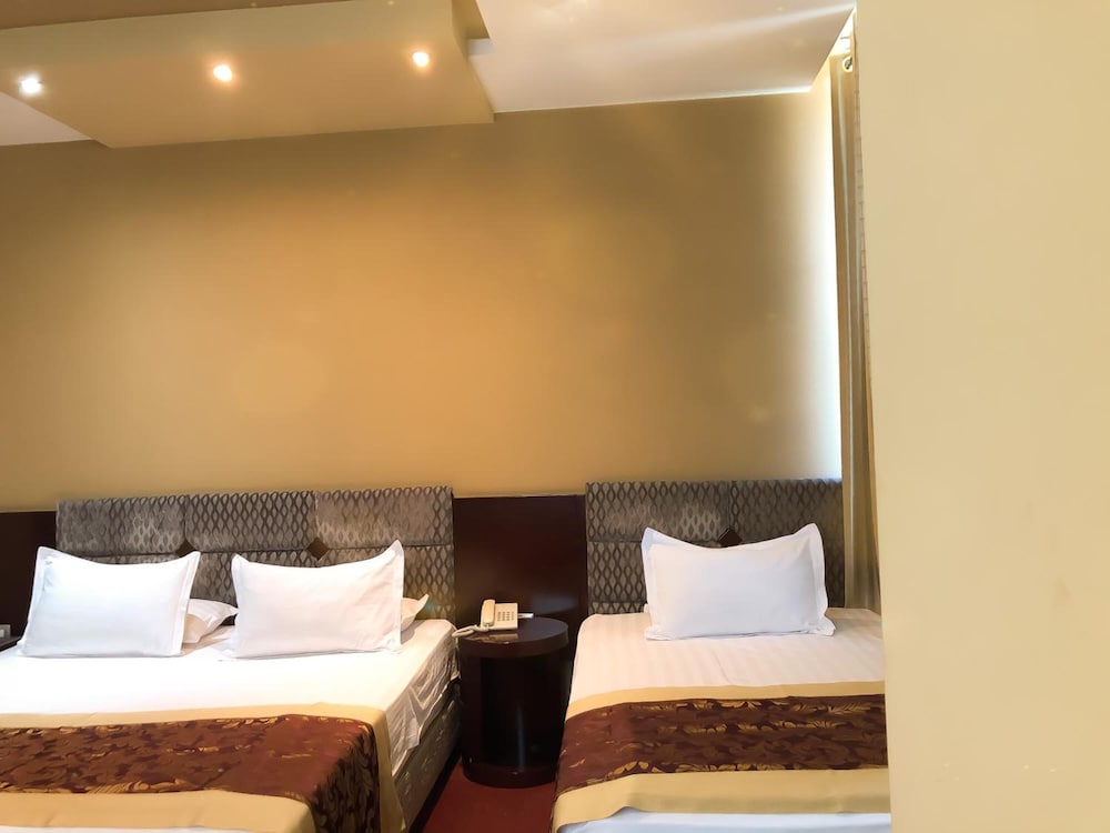 Kompleksi Arifi Hotel 11/50