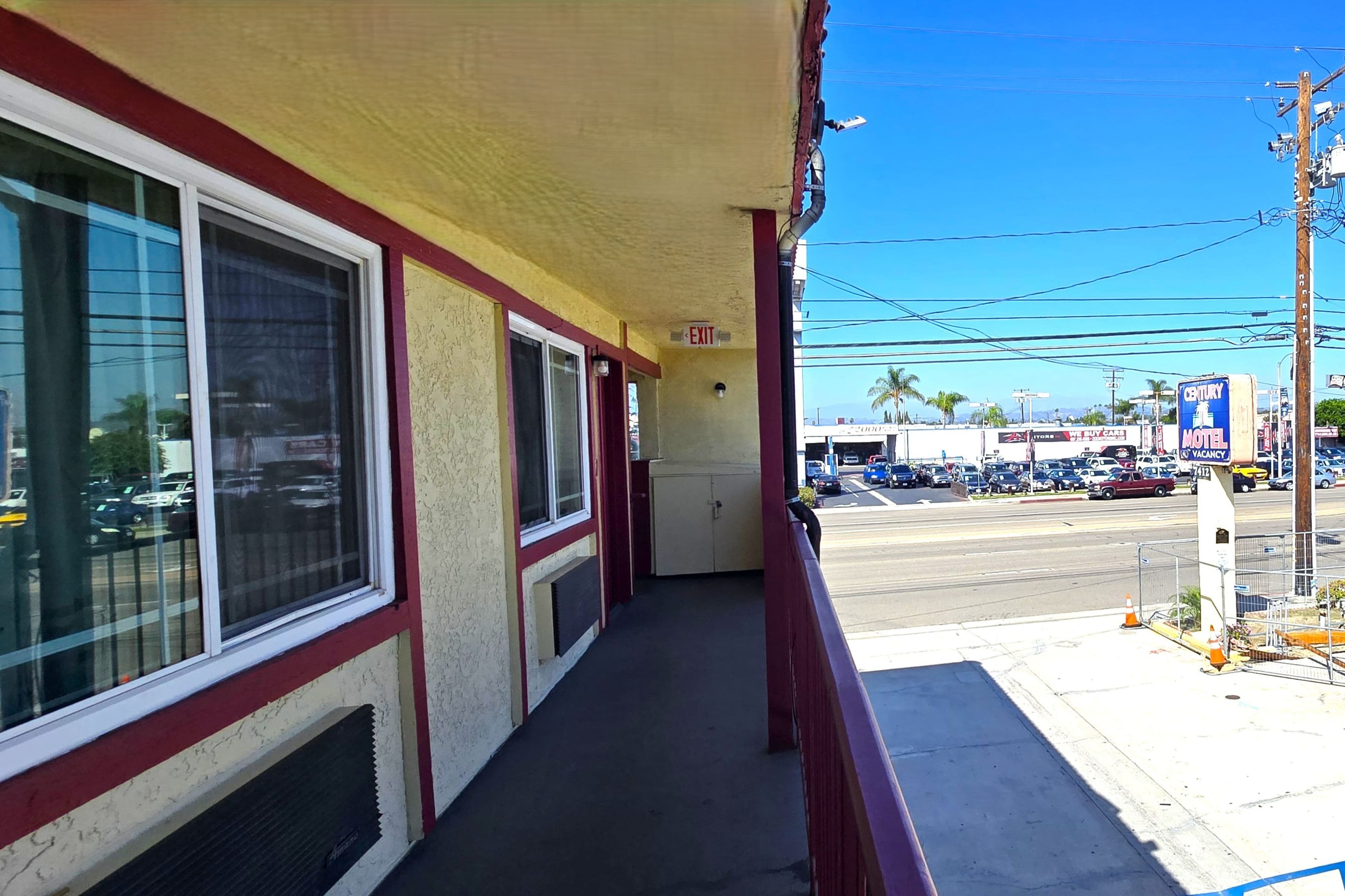 Century Motel 5/39