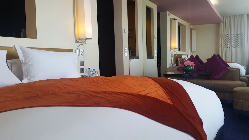 CLASSIC, KING BED, CITY VIEW