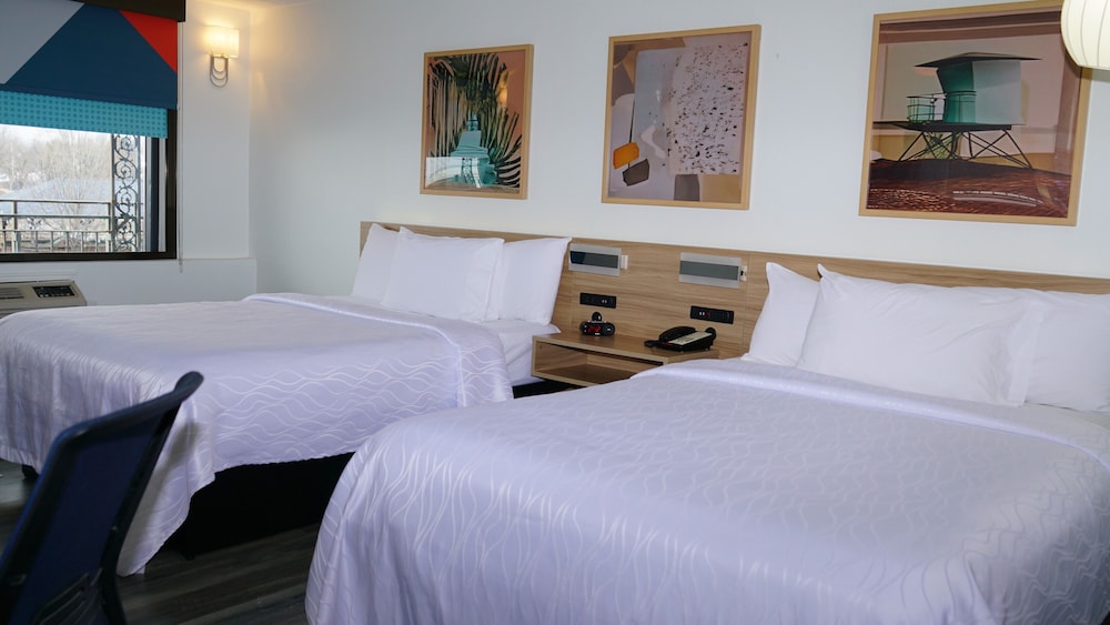 Airport Waterfront Inn 24/59