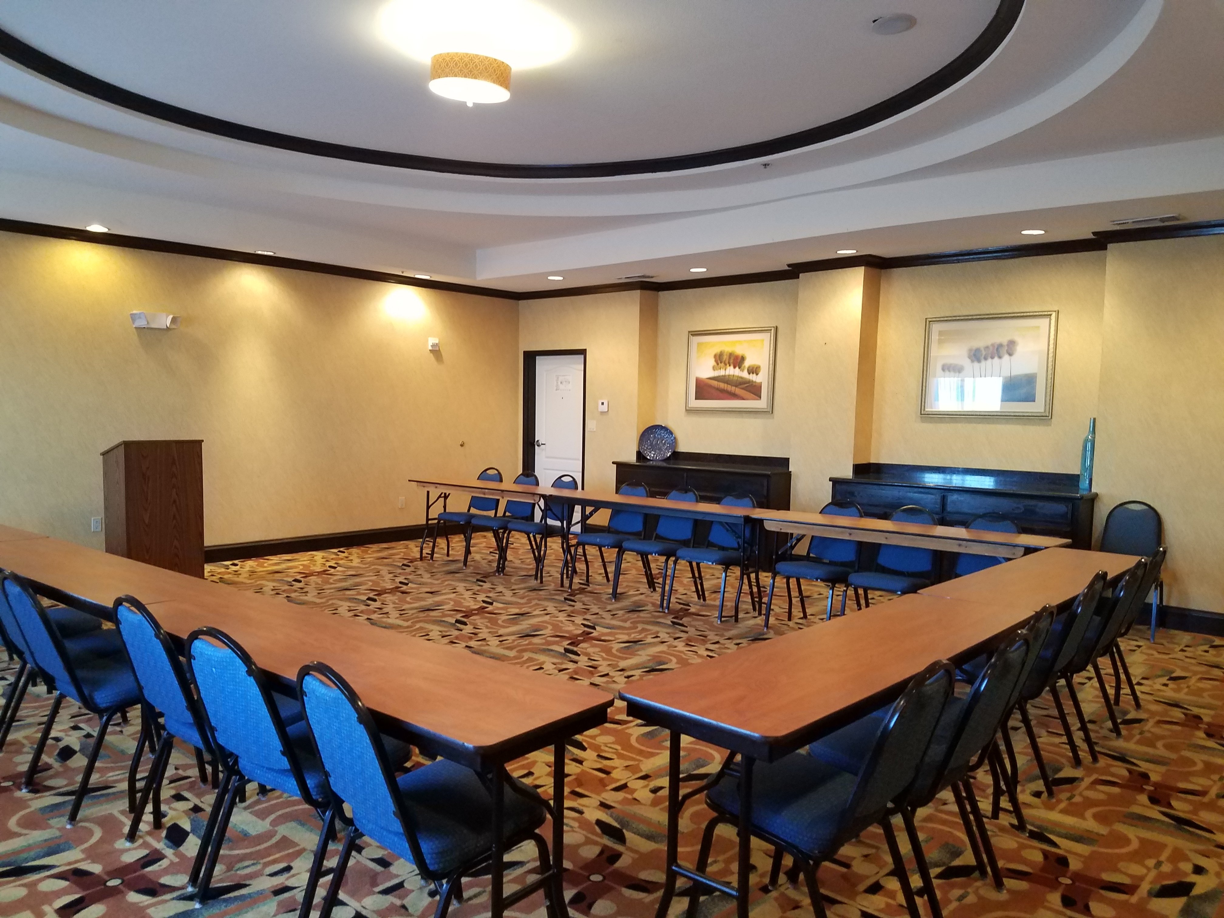 Holiday Inn Express & Suites Royse City - Rockwall, an IHG Hotel 60/70