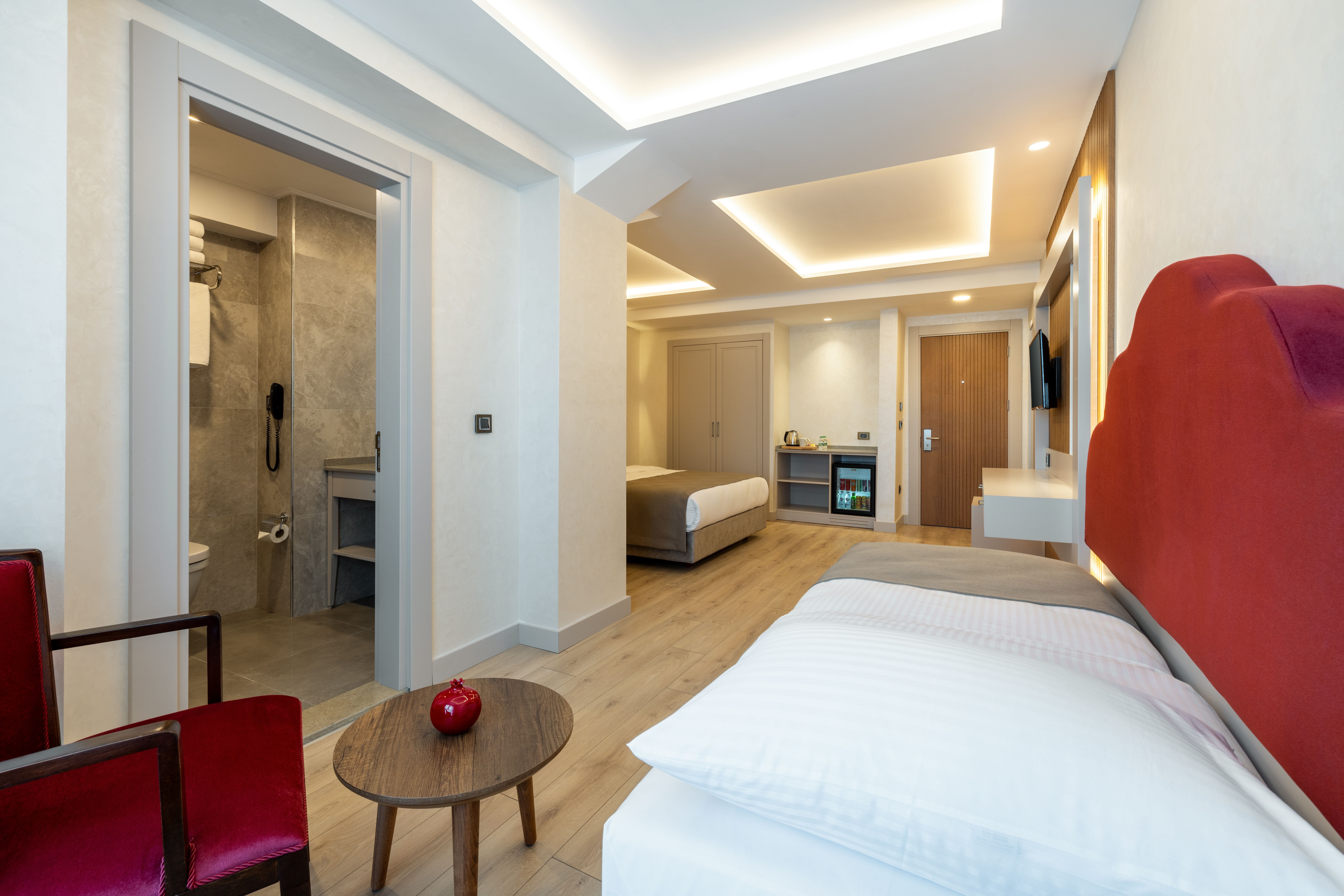 DELUXE, DOUBLE BED