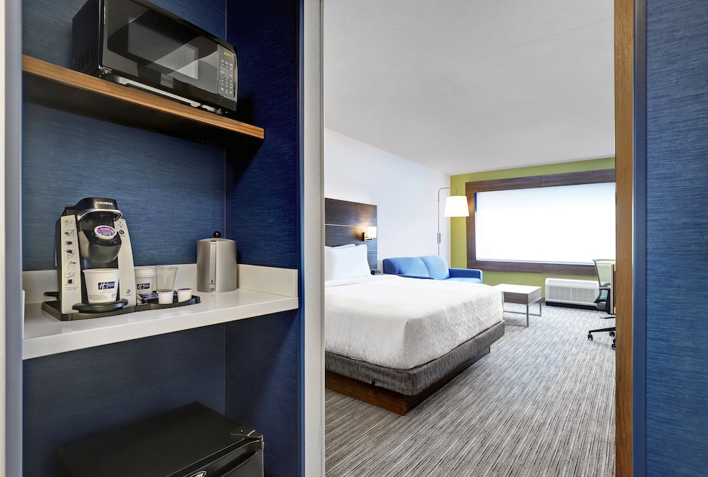Holiday Inn Express Kingston West 17/60