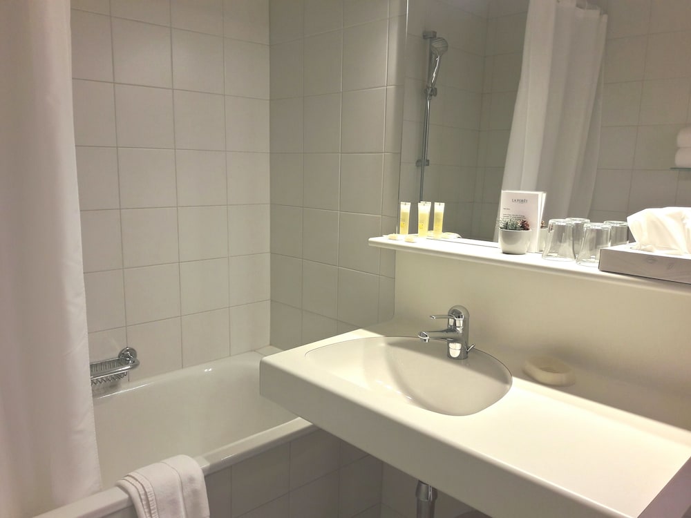 De La Foret Hotel 65/66