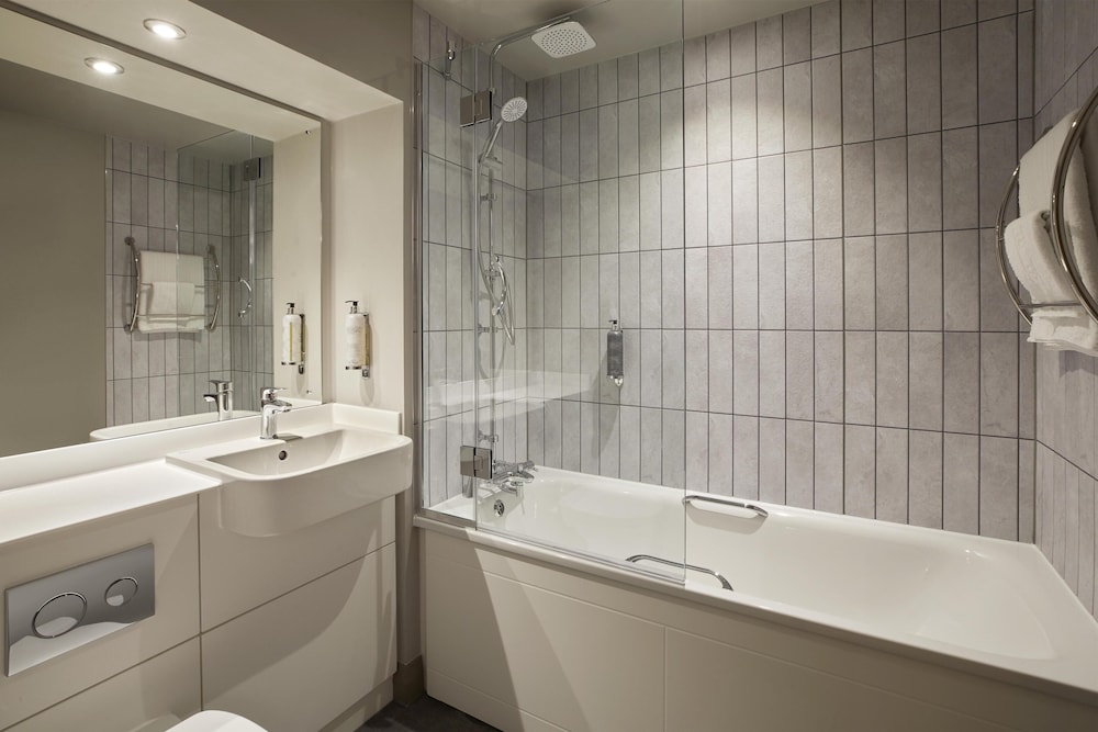 Premier Inn London Heathrow Airport T2 And T3 Bath Road 56/58