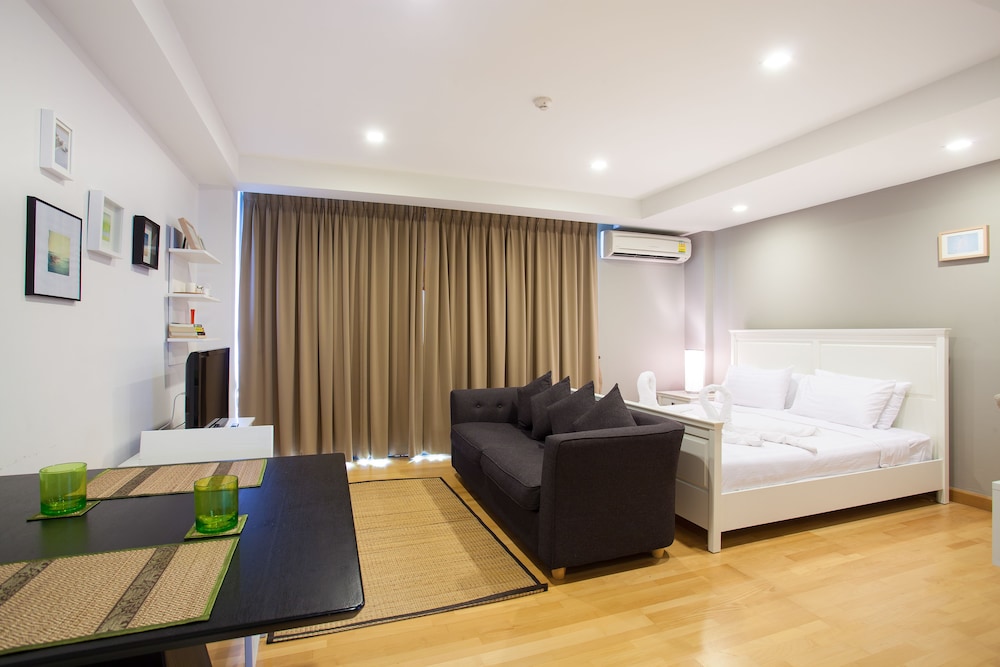 Studio, King Bed