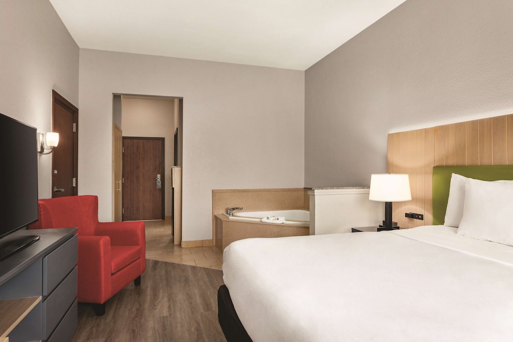 Country Inn & Suites by Radisson, Byram/Jackson South, MS 6/24
