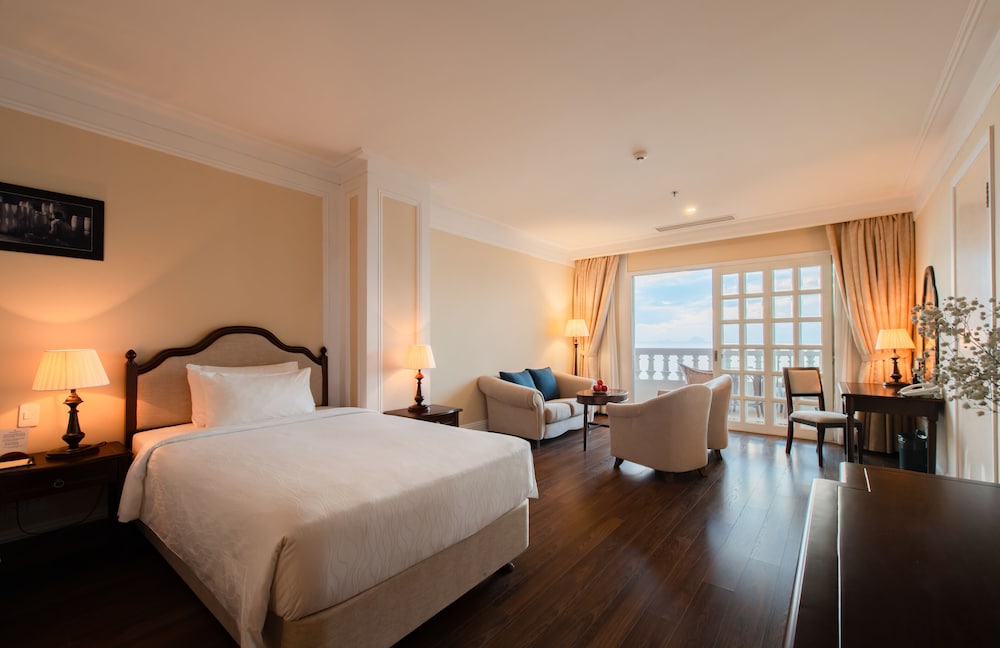 Sunrise Nha Trang Beach Hotel and Spa 16/78