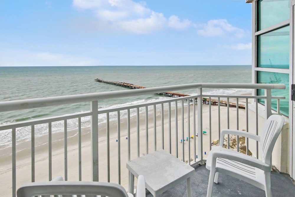 Carolinian Beach Resort in Myrtle Beach by Vacasa 24/50