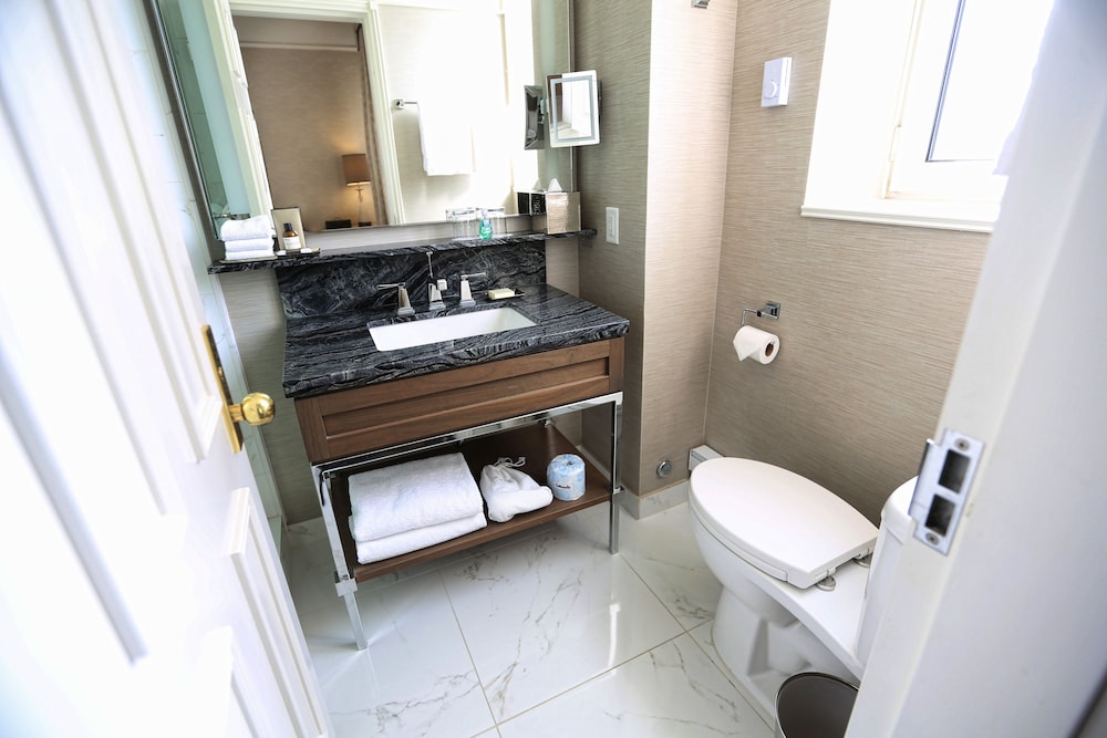 Fairmont Gold, Junior Suite, King Bed