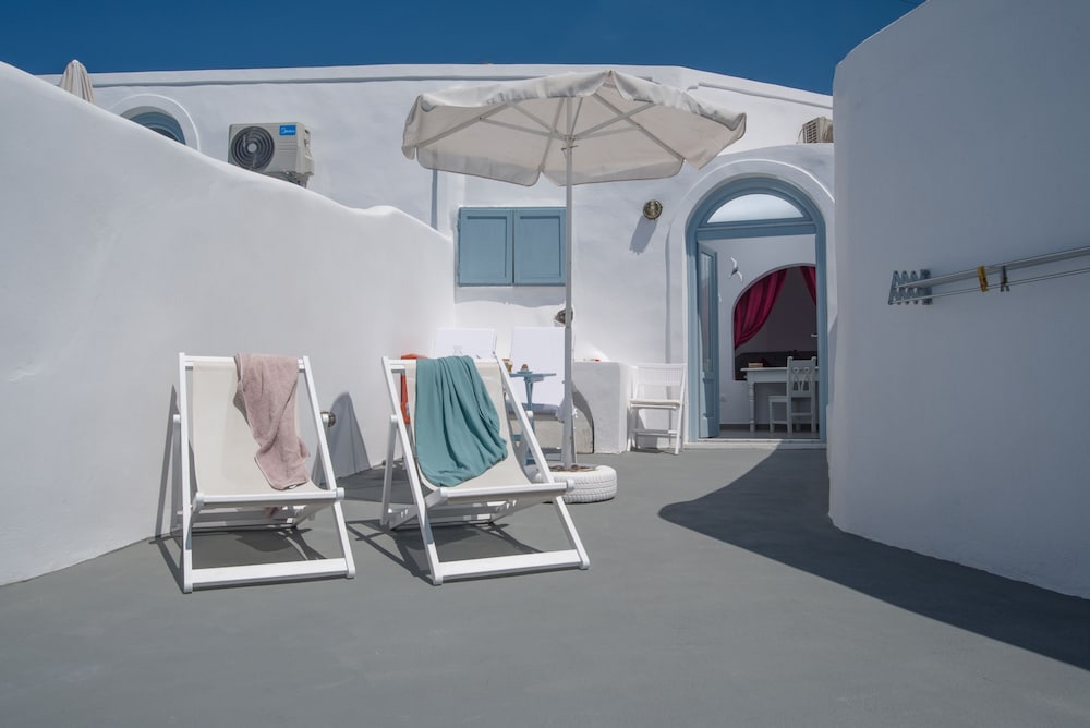 ILIOPERATO TRADITIONAL APARTMENTS 32/50