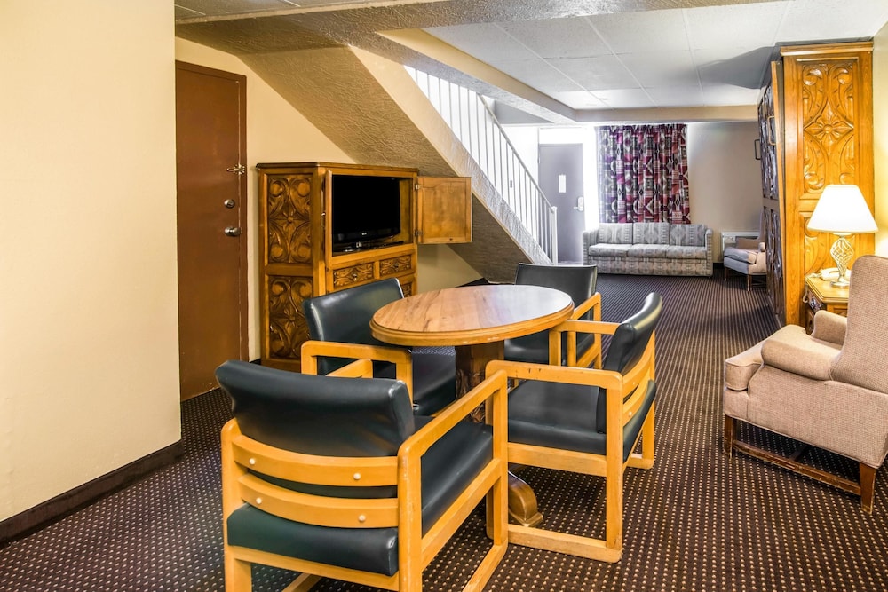 Quality Inn Taos 34/41