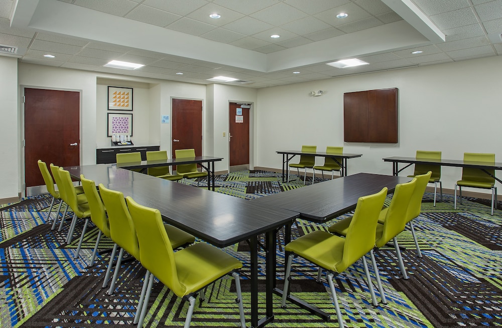 Holiday Inn Express Hotel And Suites Lebanon 36/41