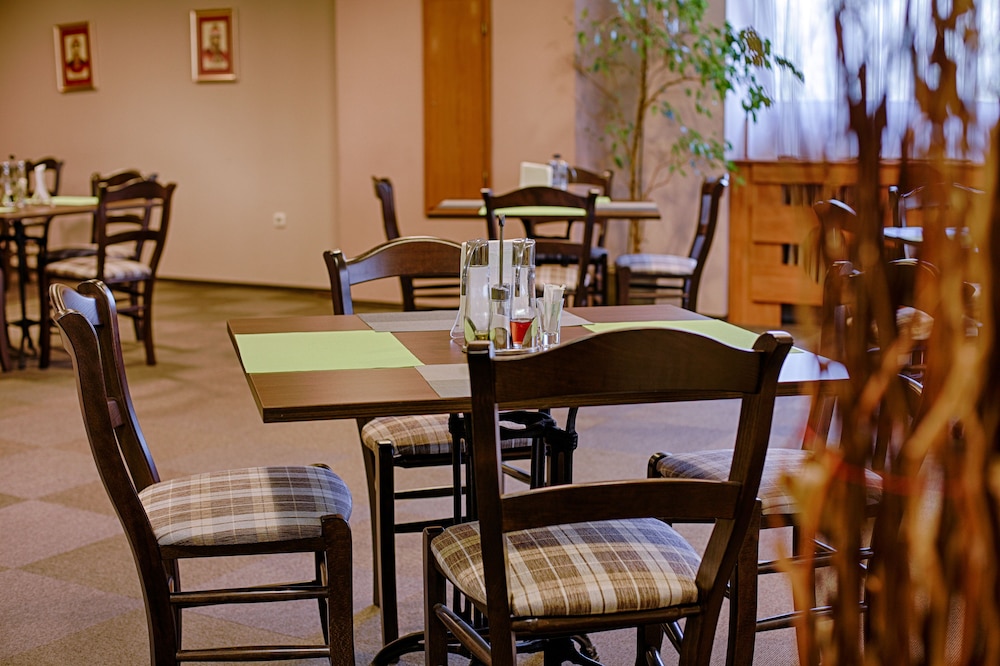 restaurant cafeteria