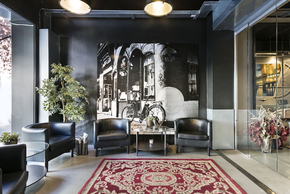 Fira Centric Apartments 6/72