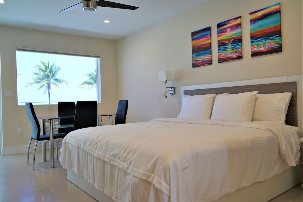 DELUXE, SUITE, KING BED, OCEAN FRONT