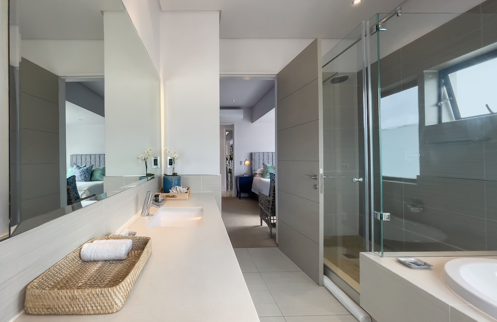 Le Paradis Penthouse Apartment 35/37
