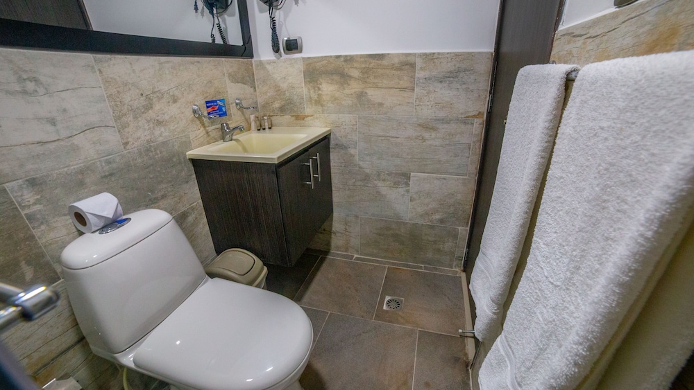 Azor Hotel Cali Versalles Ex Vizcaya Real 18/69