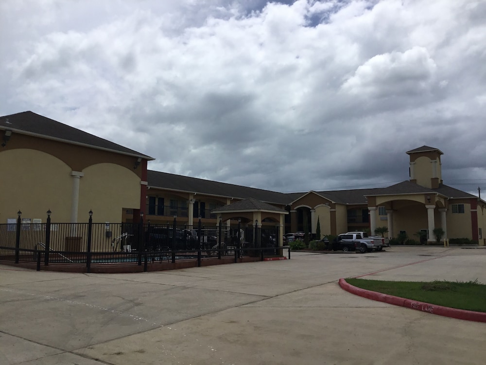 Regency Inn & Suites Baytown 54/62