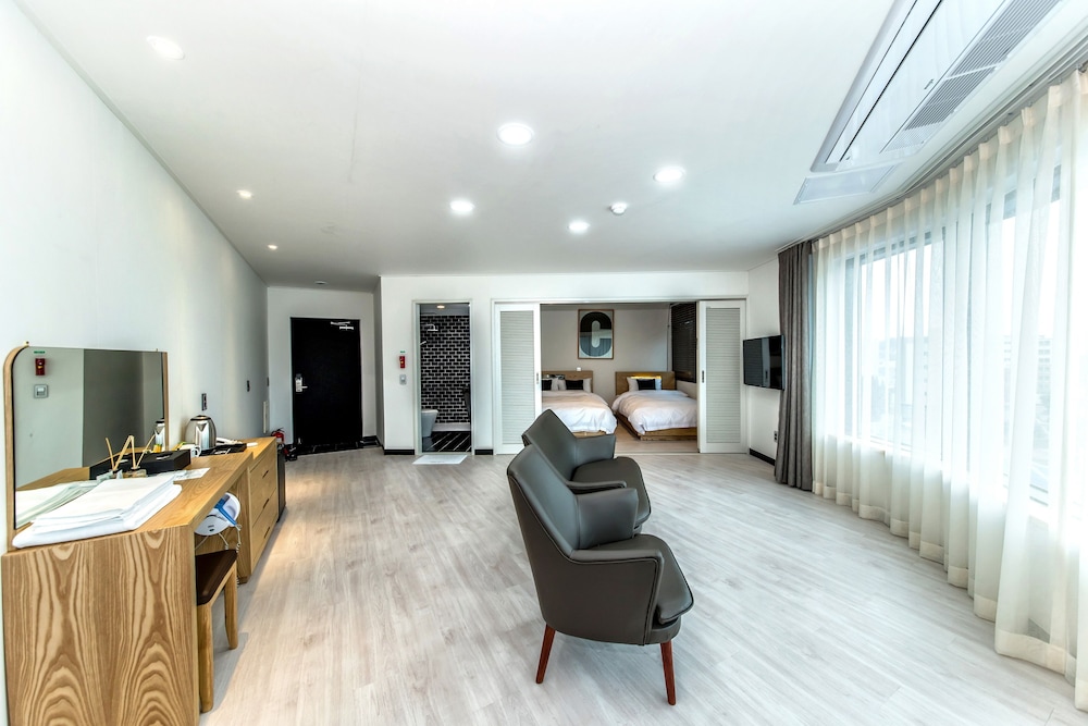 Nine Boutique Hotel 43/67