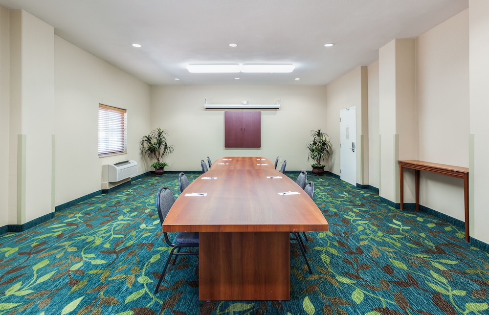 Candlewood Suites Lake Jackson Clute 45/60