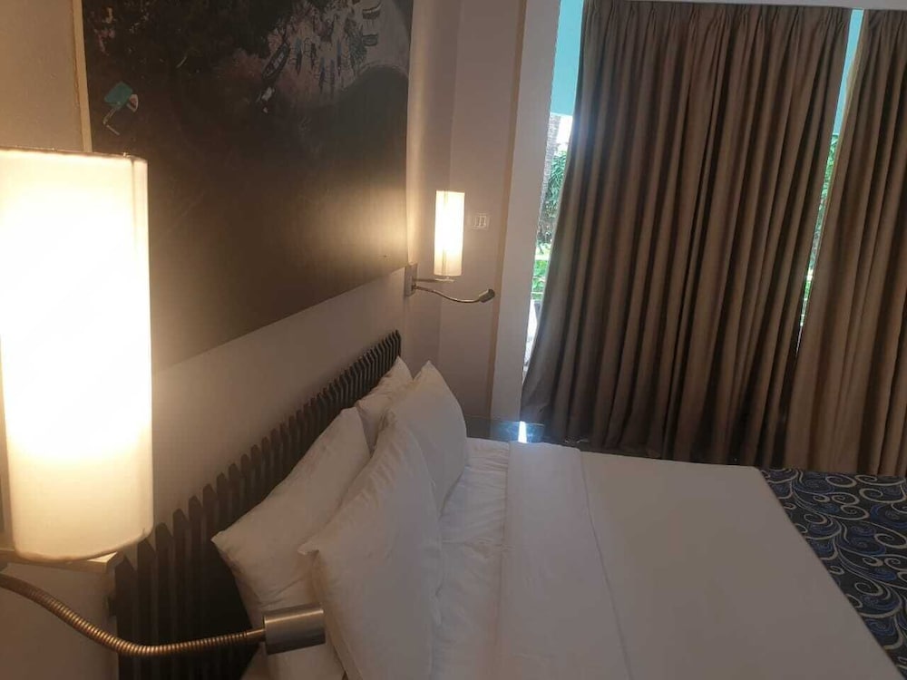 Whispering Palms Beach Resort 39/71