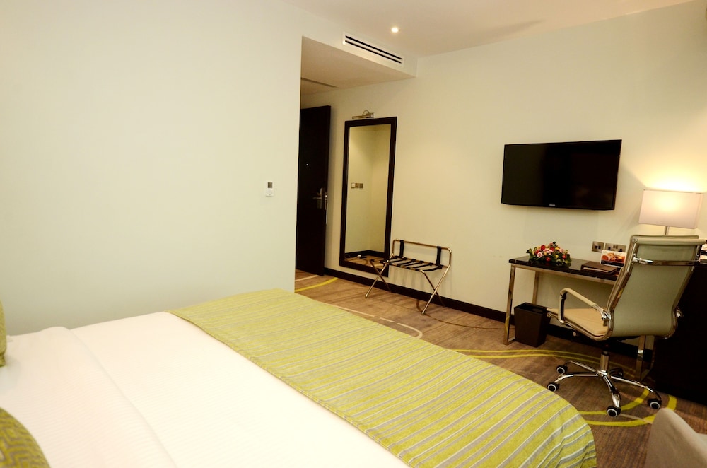 Royal Tulip Canaan Hotel 14/80