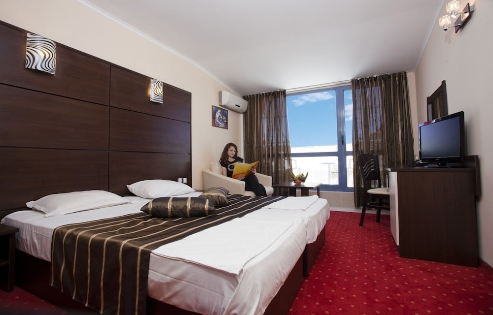 Regina Hotel 8/31