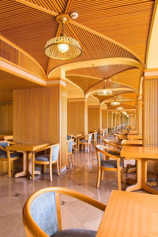 restaurant-cafeteria