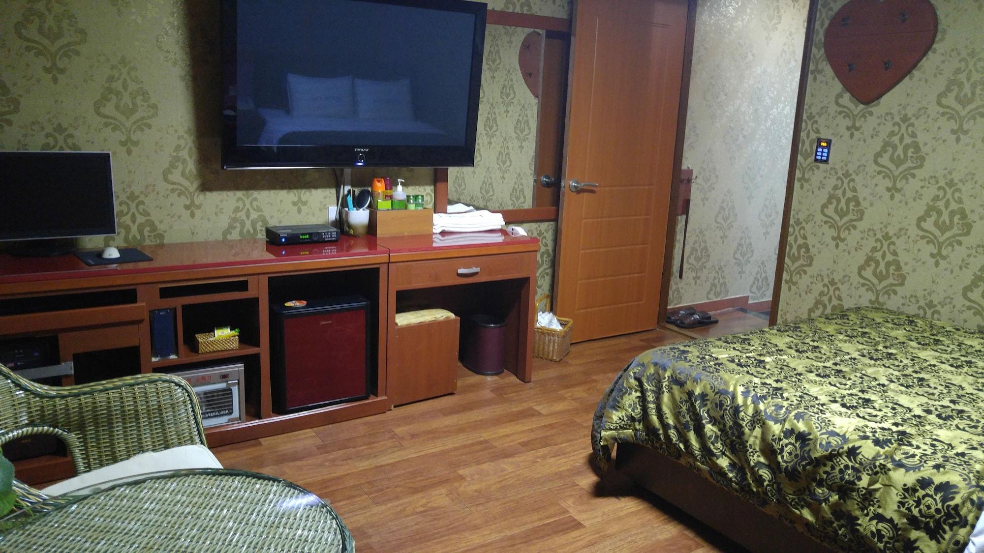 Loa Hotel 10/16