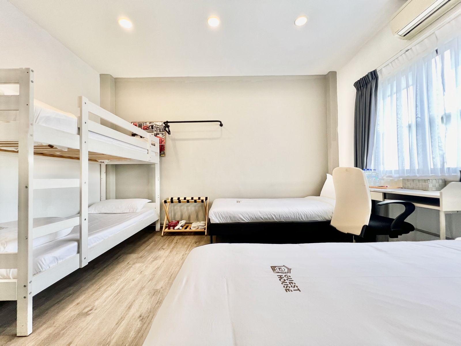 ROOM, TRIPLE, SHARED BATHROOM