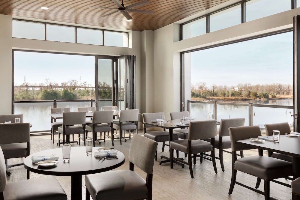 Embassy Suites by Hilton Wilmington Riverfront 57/76