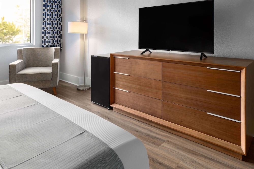 WaterView Casino and Hotel Trademark Collection by Wyndham 6/28