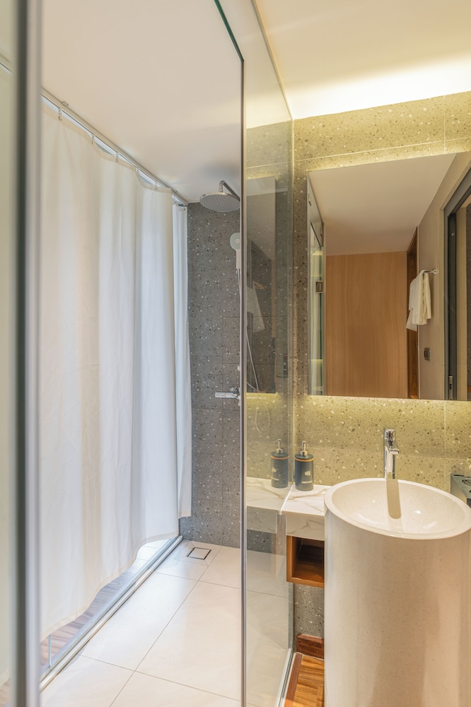 Kin Hotel Thai Van Lung 46/50