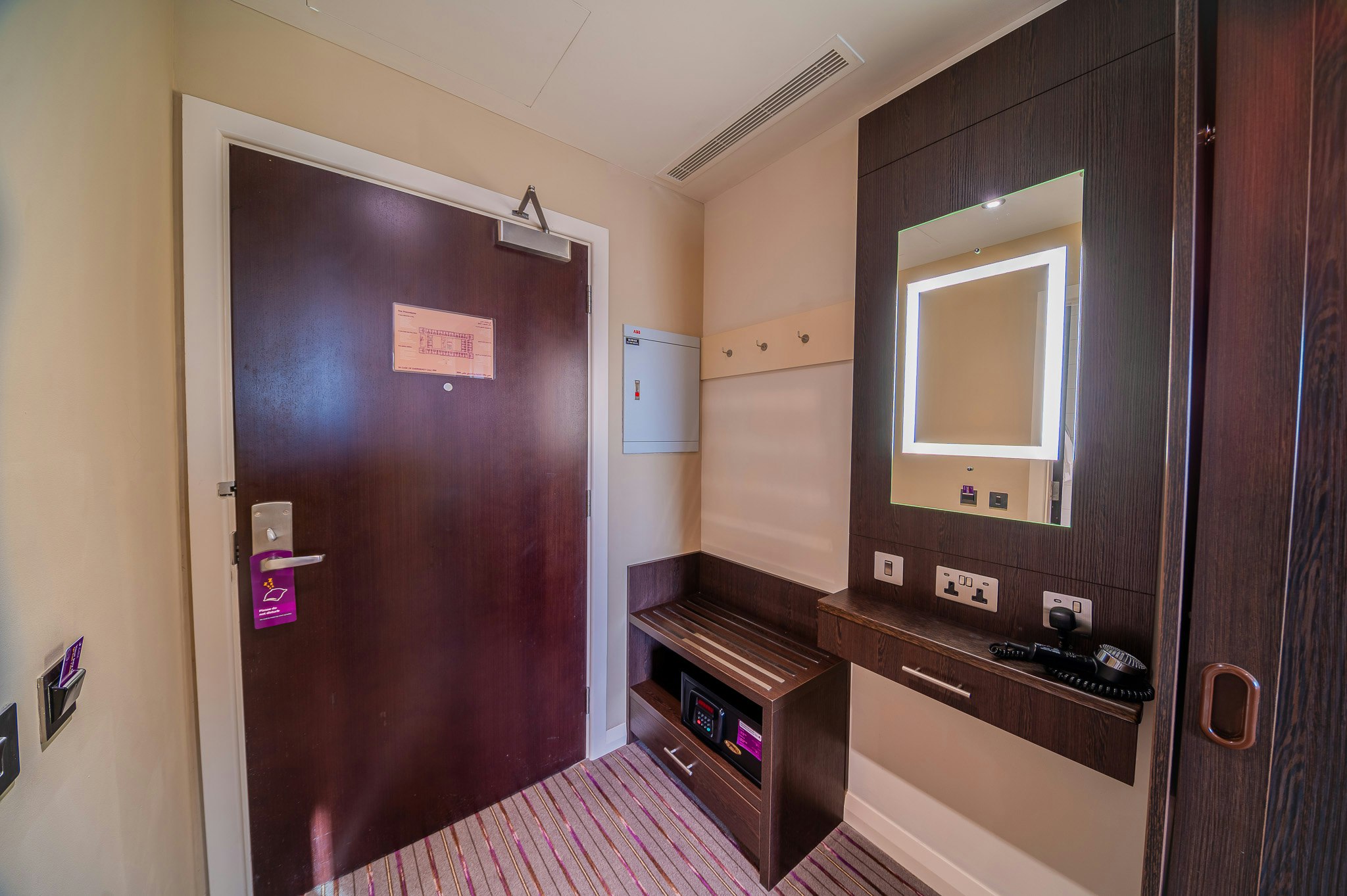غرفة بسرير مزدوج للمدخنين، Premier Inn Dubai Al Jaddaf 5/5