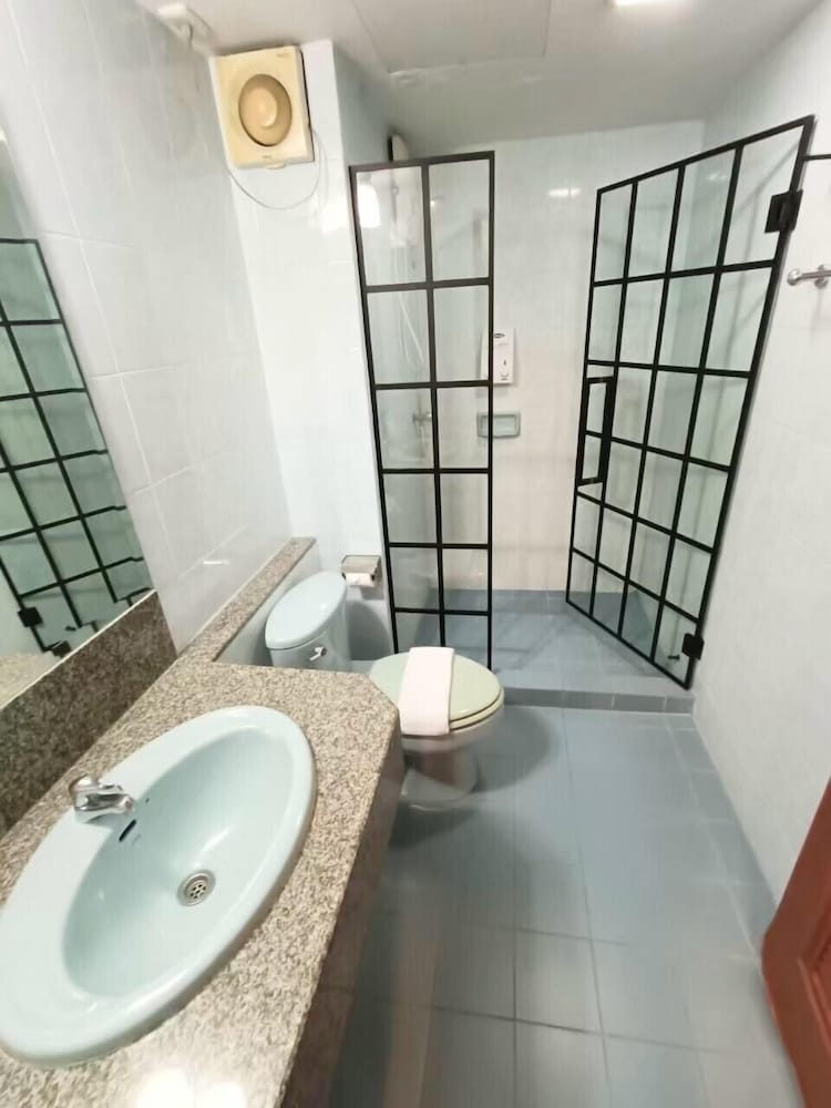 Centric Place Hotel 65/66
