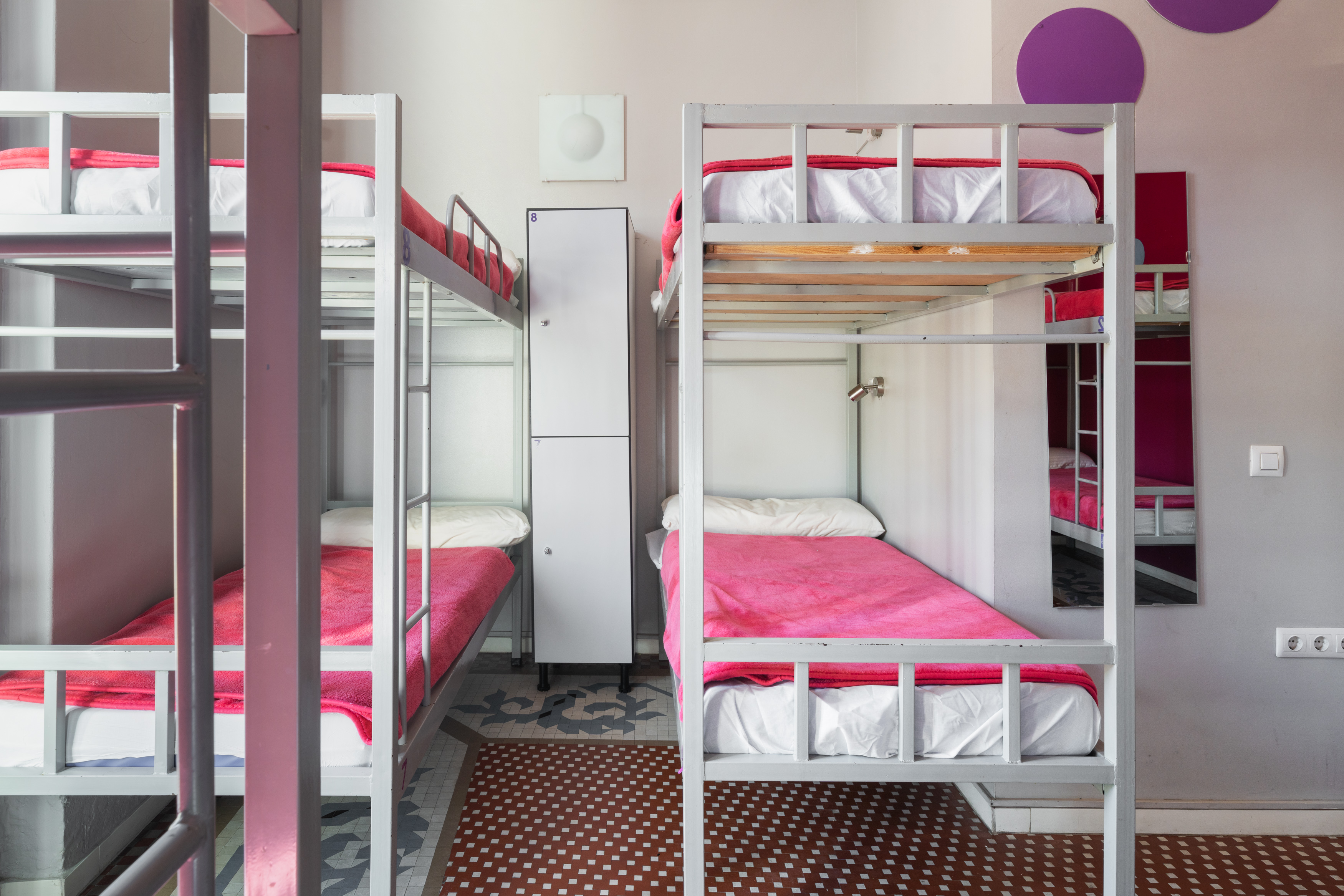 Mixed Dorm, 10 People