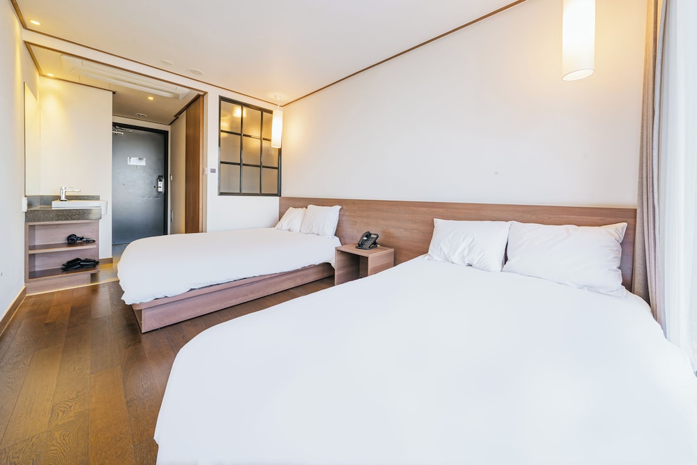 FAMILY, 2 DOUBLE BEDS
