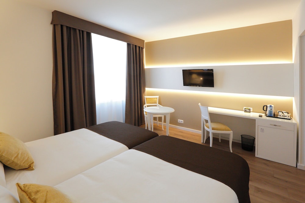 ROOM, SINGLE, DOUBLE BED