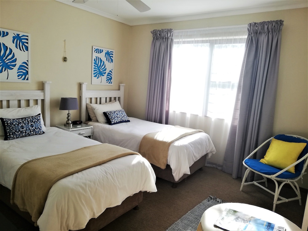 Blouberg Dolphin Inn 9/72