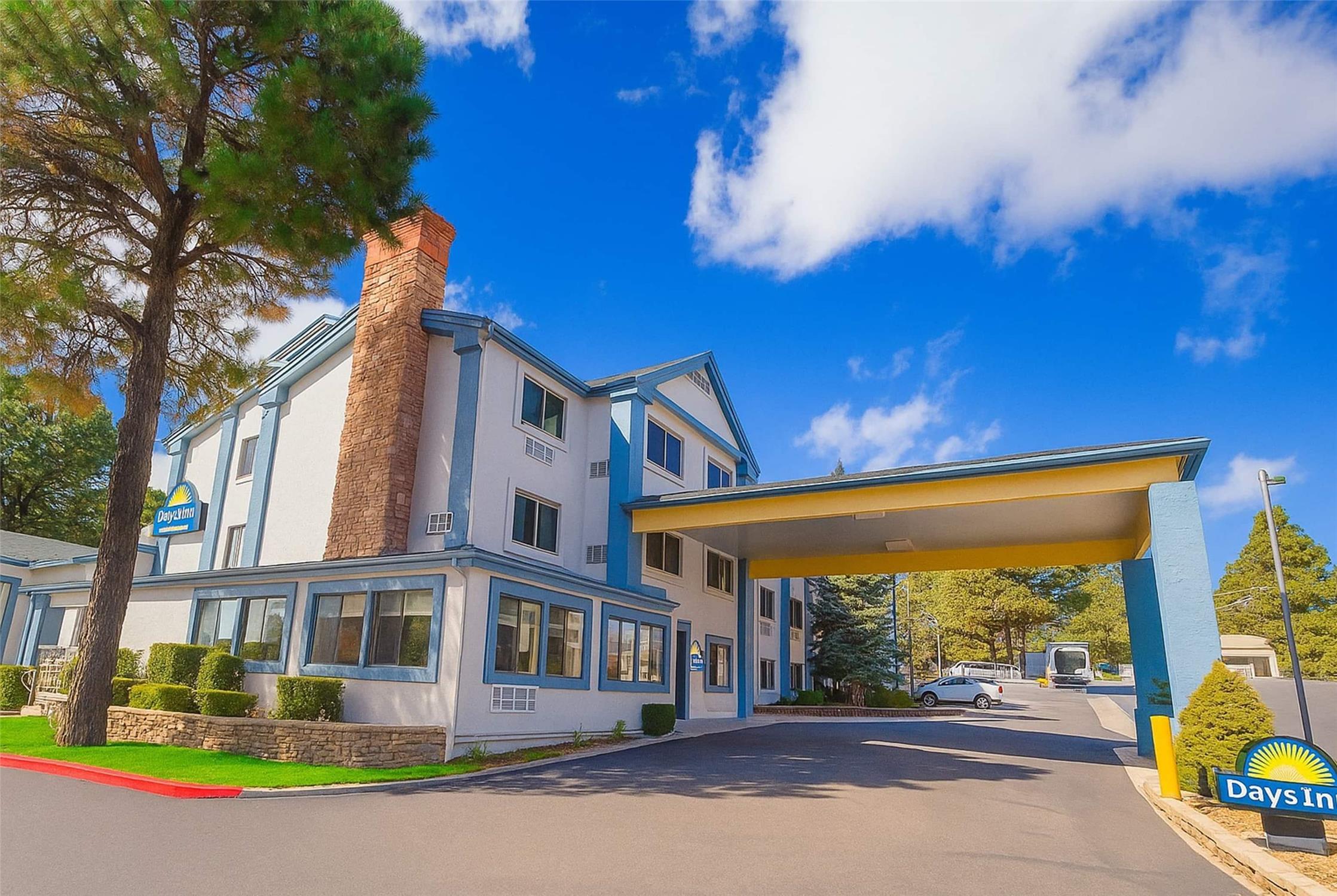 Days Inn & Suites by Wyndham East Flagstaff 34/36