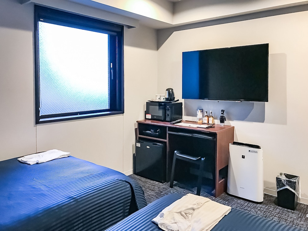 ROOM, TWIN BEDS