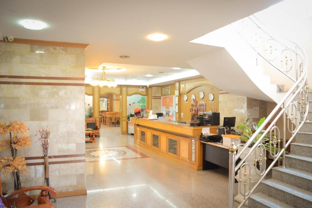 Submukdaphoomplace Hotel 15/50
