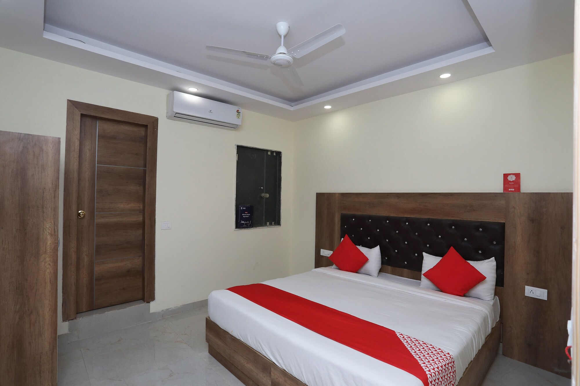 ROOM, DOUBLE BED