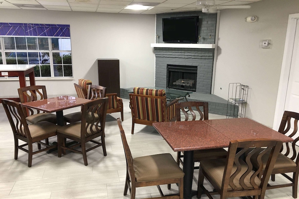 Baymont by Wyndham Adairsville 37/41