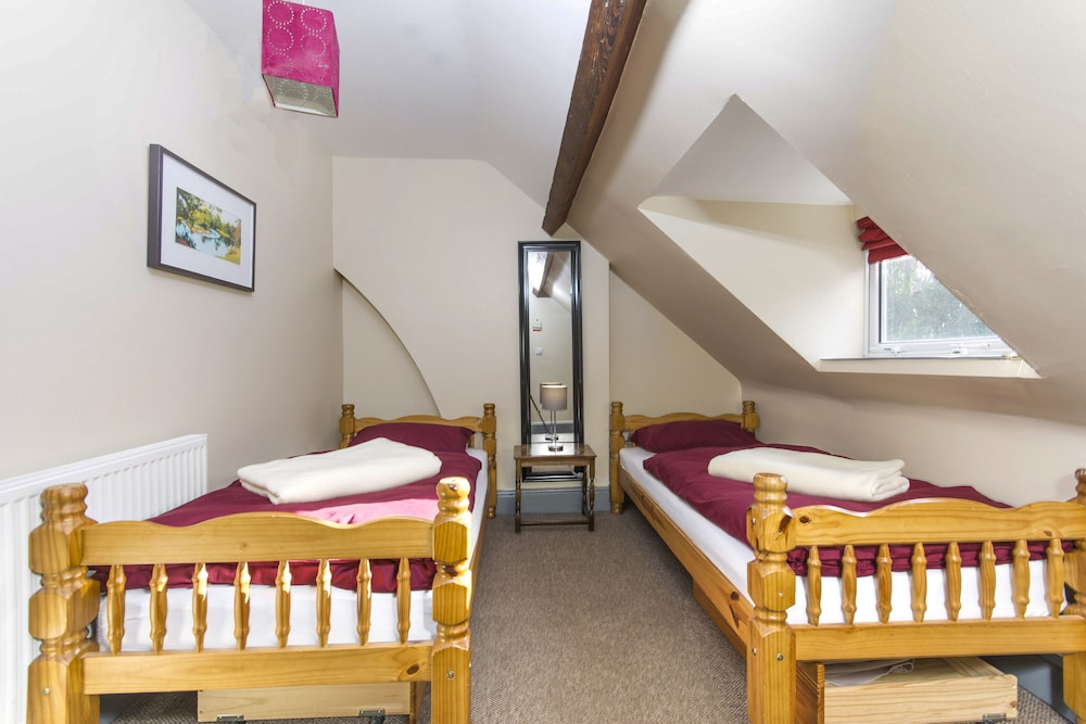 Basic, Suite, Double and Twin Beds, Mountain View, Private Bathroom